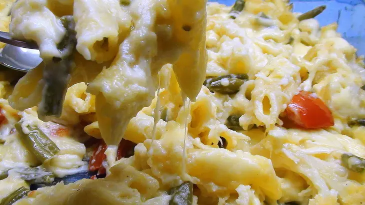 Макароны, запечённые с сырным соусом и цветной капустой.: шаг 10