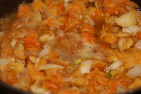 Тыквенно-яблочный чатни с кусочками винограда: шаг 2