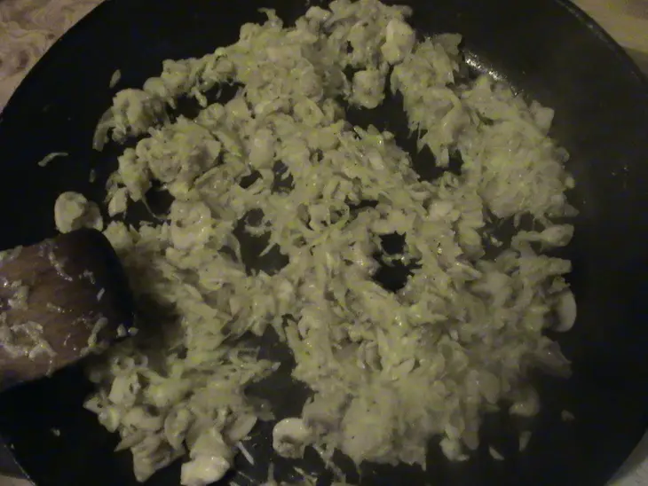 Закусочный хлеб с кабачками и грибами: шаг 2