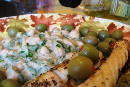 Кальмары жареные с салатом из фасоли и оливками: шаг 6