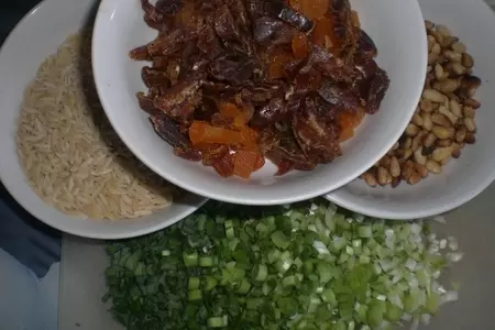 Плечо молодого  барашка фаршированное пастой "орзо", кедровыми орешками и сухофруктами: шаг 1