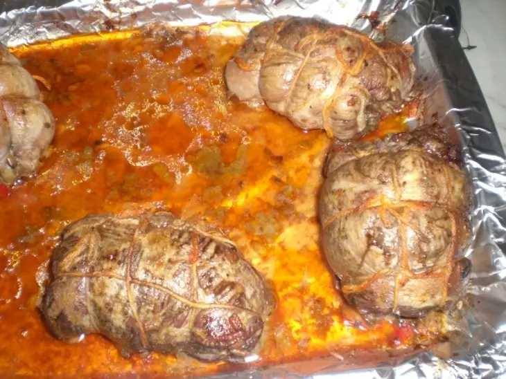 Плечо молодого  барашка фаршированное пастой "орзо", кедровыми орешками и сухофруктами: шаг 23