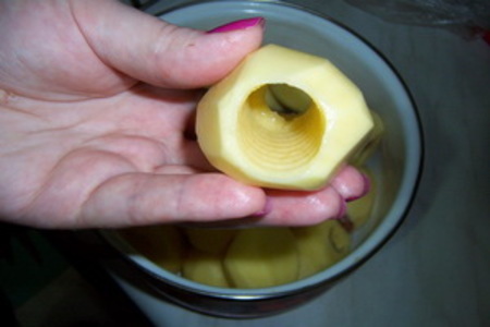 Фаршированный мясом картофель в грибной подливе + бонус "картофельные спиральки": шаг 1