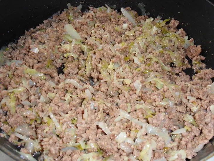 Пирог с мясом и капустой: шаг 3