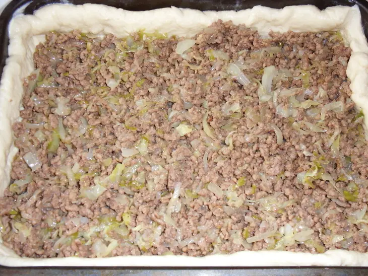 Пирог с мясом и капустой: шаг 4