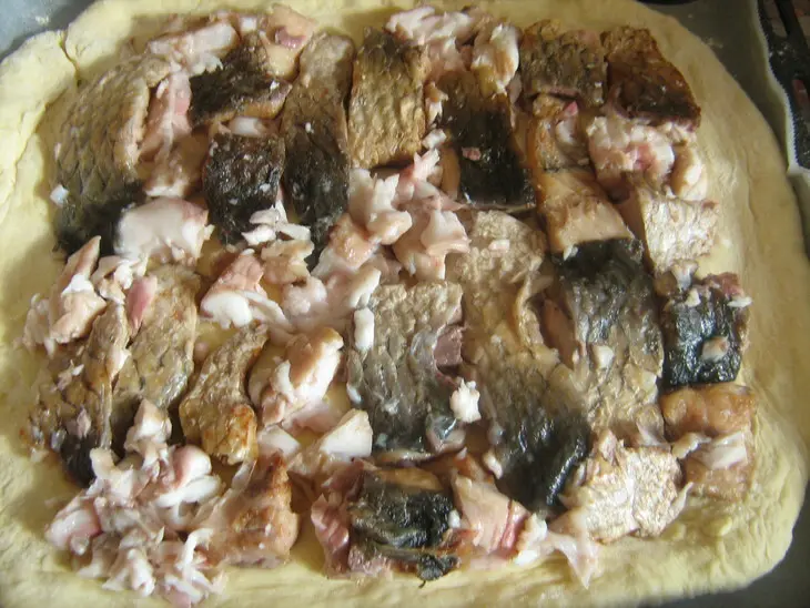 Пирог с рыбой и рисом: шаг 10