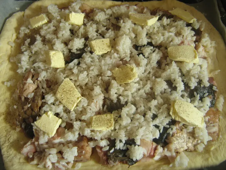 Пирог с рыбой и рисом: шаг 11