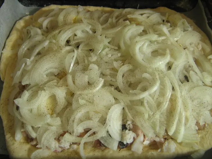 Пирог с рыбой и рисом: шаг 12