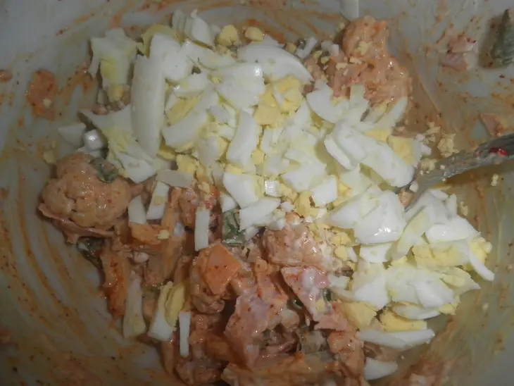 Салат с цветной капустой и яйцами: шаг 2