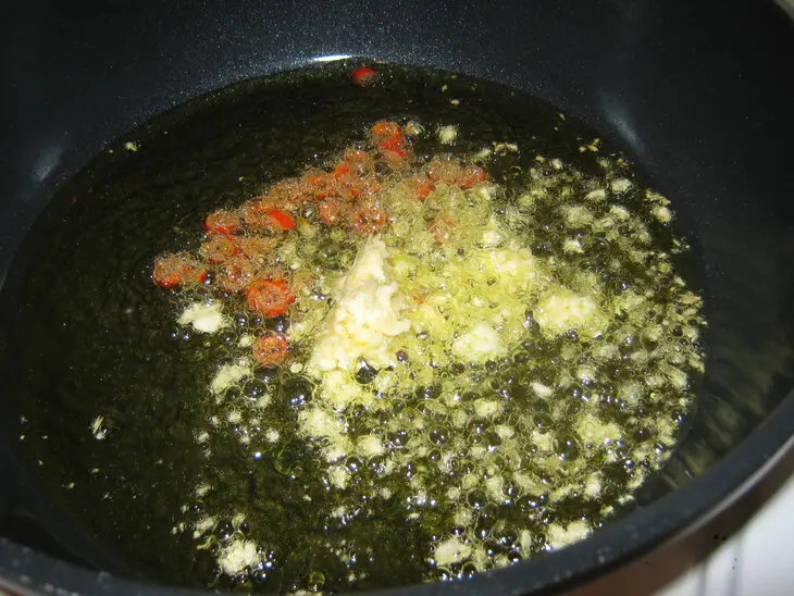 Креветки в чесночном соусе(gambas al pil-pil): шаг 4