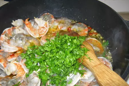 Креветки в чесночном соусе(gambas al pil-pil): шаг 6