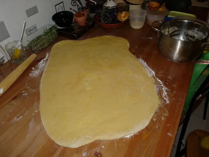 Рулетики с корицей и глазурь к ним: шаг 3