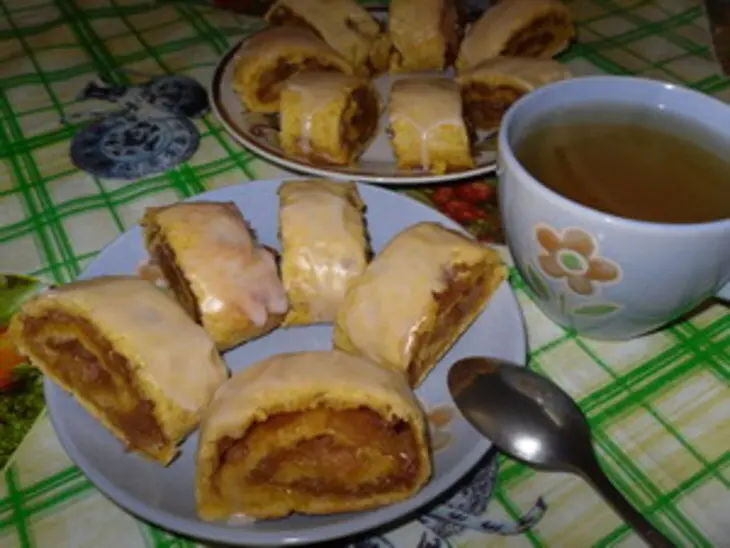 Морковные рулетики с вареньем: шаг 9