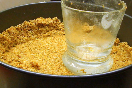 Карамельный, сырно-творожный пирог, наш ответ чизкейку. с розочками из ирисок.: шаг 2