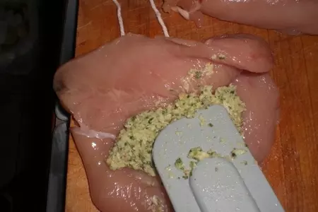 Куриные грудки начинённые кокосовым песто( дуэль): шаг 10