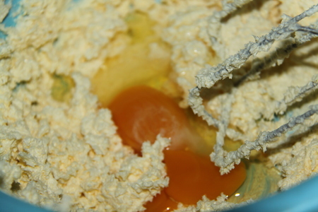 Творожный кексовый пирог с изюмово-грецким насыщением: шаг 1