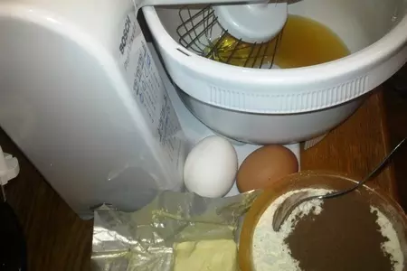 Пряные медово-банановые пирожные с джемом и шоколадом: шаг 1