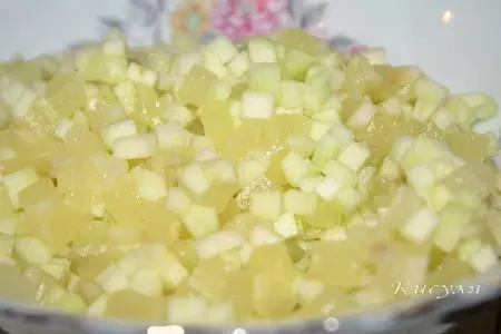 Салат-закуска с красной рыбой: шаг 1