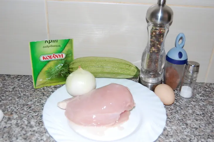 Курино-кабачковые котлетки.очень сочные.: шаг 1