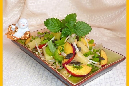 Салат с проростками , нектаринками и ананасом...: шаг 4