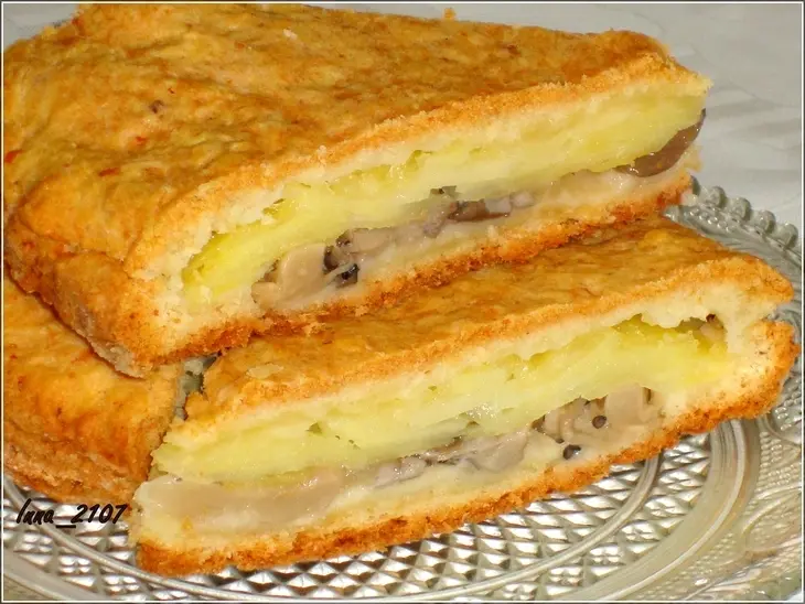 Пирог  с начинкой из картофеля и грибов: шаг 2