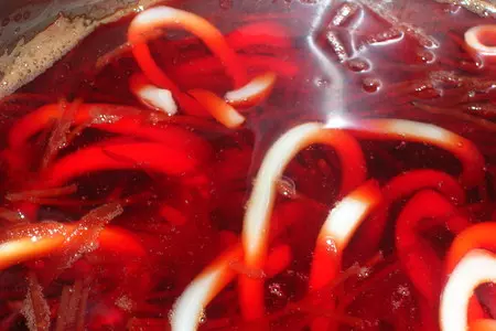 Салат с розовыми кальмарами: шаг 4