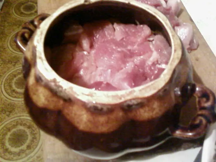 Мясо в горшочках: шаг 3
