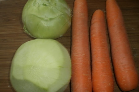 Салат из кольраби и морковки: шаг 1
