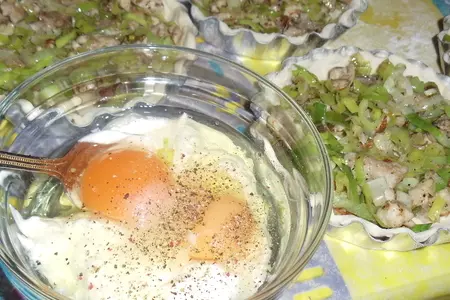 Мини пироги с луком пореем, курицей и сыром: шаг 6