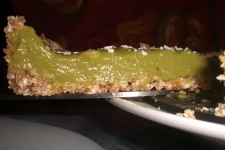 Очень полезный и вкусный авокадо-лаймовый пай без выпечки: шаг 19