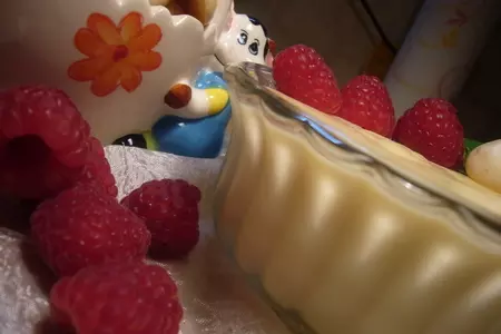 Натильяс (яичный крем – десерт) с меренгами и малиной.: шаг 4