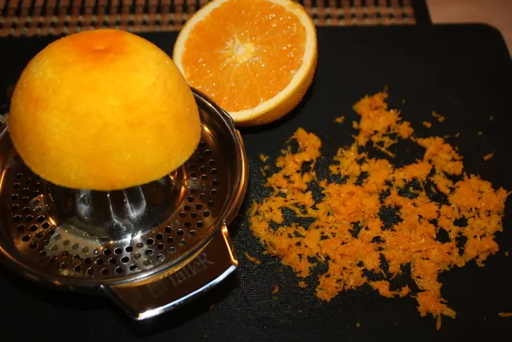 Апельсиновый рулет с джемом и корицей (torta de laranja): шаг 1