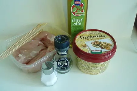 Sate - индонезийский шашлычок с одноименным соусом при нем: шаг 1