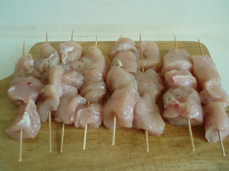 Sate - индонезийский шашлычок с одноименным соусом при нем: шаг 2