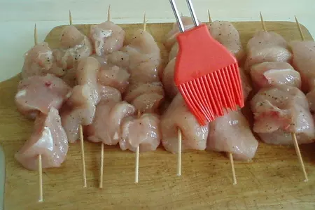 Sate - индонезийский шашлычок с одноименным соусом при нем: шаг 3