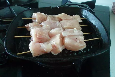 Sate - индонезийский шашлычок с одноименным соусом при нем: шаг 4