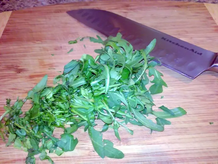 Паста с рукколой и домашними заправками, потенциально ежевечернее блюдо: шаг 4