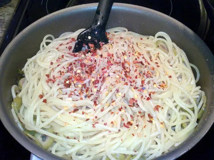 Паста с рукколой и домашними заправками, потенциально ежевечернее блюдо: шаг 6