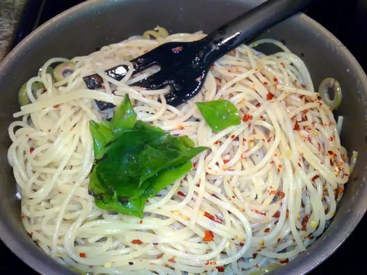 Паста с рукколой и домашними заправками, потенциально ежевечернее блюдо: шаг 7