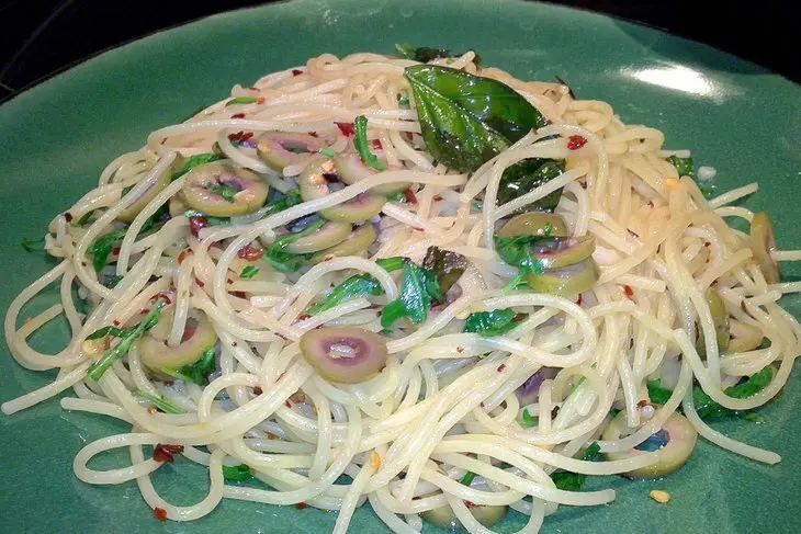 Паста с рукколой и домашними заправками, потенциально ежевечернее блюдо: шаг 9