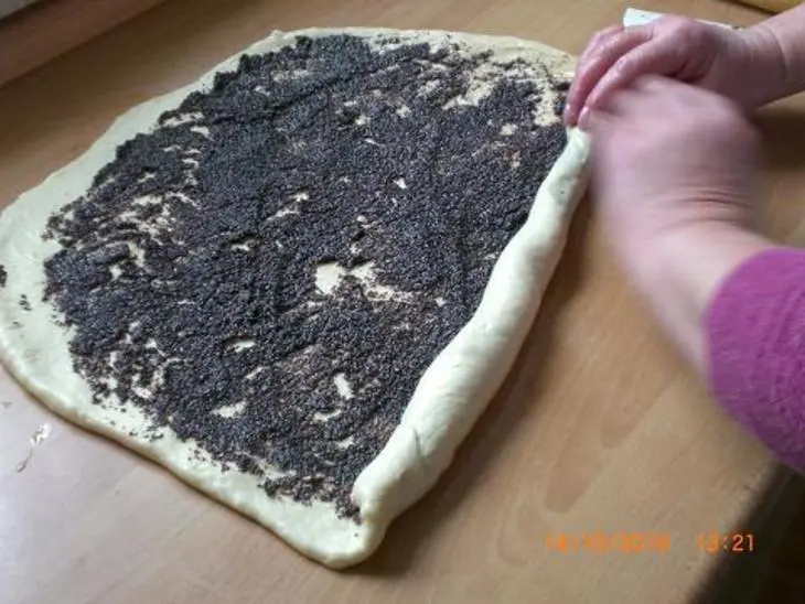 Маковый пирог-рулет: шаг 3