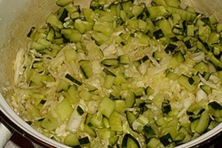 Салат с капустой и маслинами: шаг 3