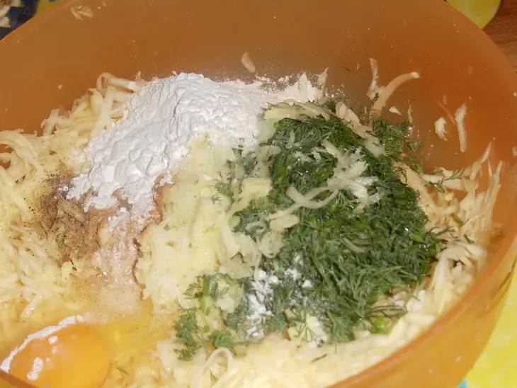 Свинина в сырной корочке с овощными биточками: шаг 5