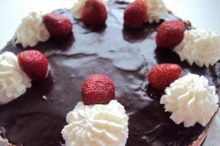 Клубничный торт с шоколадной глазурью для самой-самой девушки!.. :): шаг 12