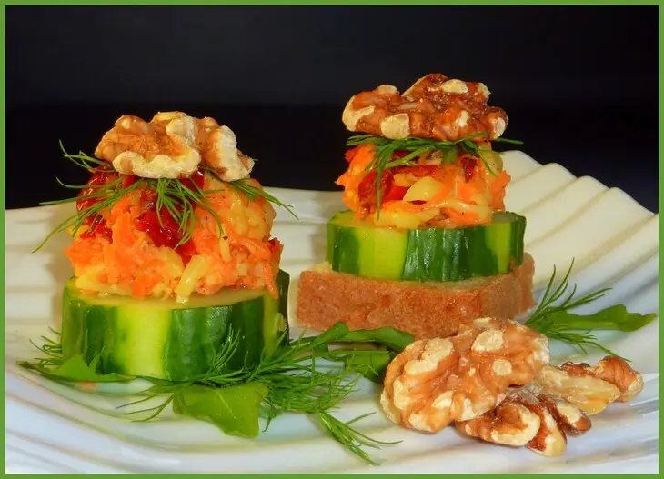 Канапе-закуска из моркови с сыром, вяленными помидорами и орехами...: шаг 3