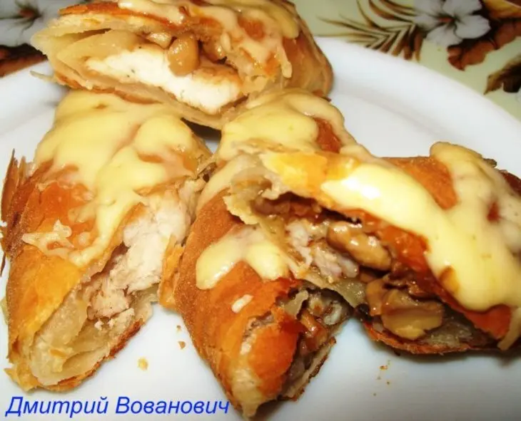 Палочки слоеные с курицей и грибами.: шаг 3