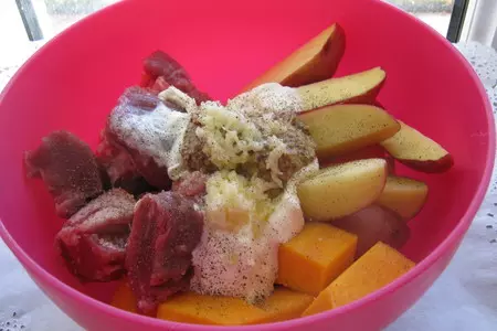 Мясо  запечённое с овощами в горчичном соусе.: шаг 2