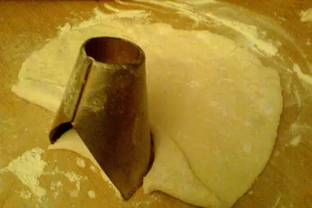 Жареные пирожки с зелёным луком и яйцом: шаг 3