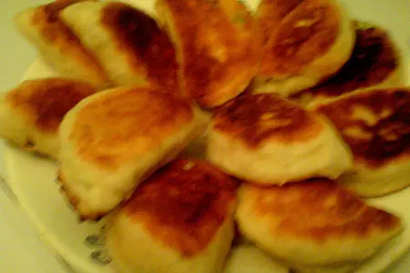 Жареные пирожки с зелёным луком и яйцом: шаг 6
