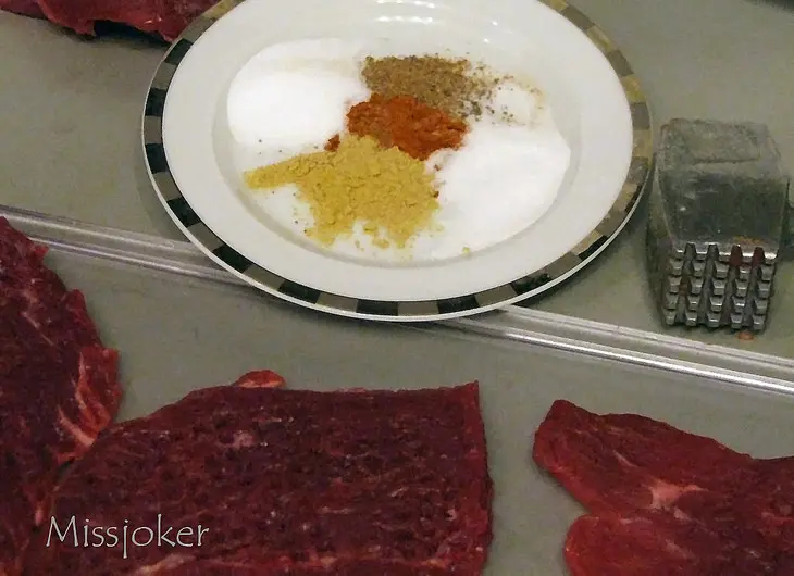 Мясные "роллы" с брокколи: шаг 2